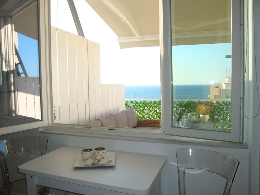 Centre Penthouse With Seaview *